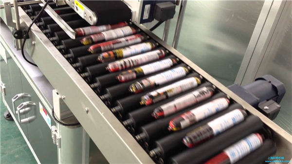 फिडरको साथ स्वचालित सॉसेज लेबलिंग मेशीन